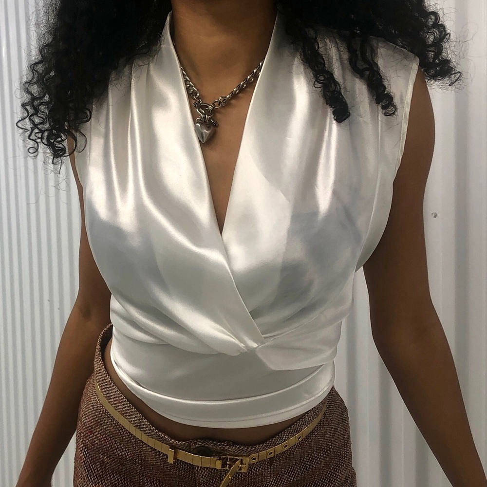 << Escapades Satin Top >>
